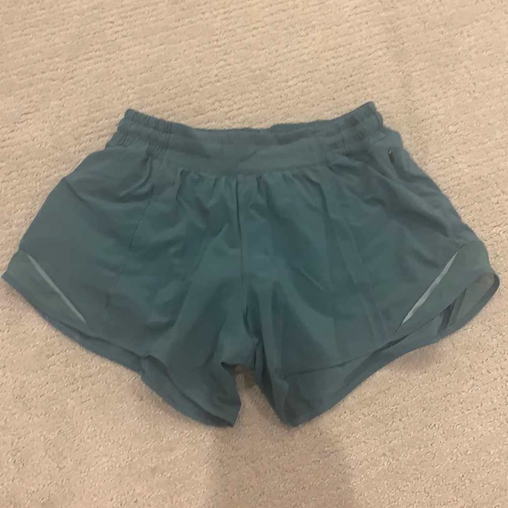 Lululemon hotty hot shorts (tall 6)